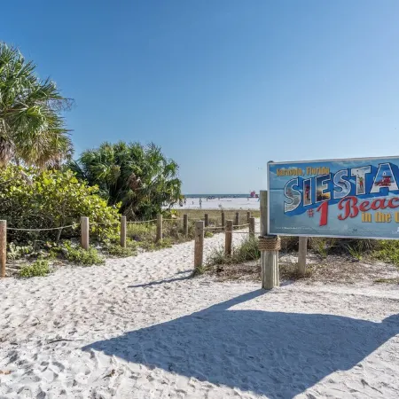 Coastal Luxury 7mi to Anna Maria Private Home