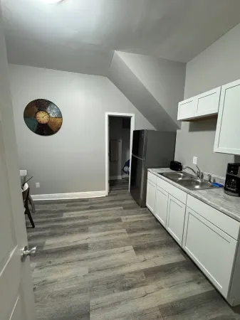 Bright,  furnished studio-Perfect for traveling professionals or students Отели в г. Андерсон