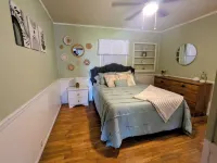 Cozy Ranch Retreat! Peace, Lake Views, Game Room & Hot Tub