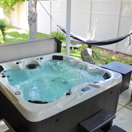 7-Bedroom Retreat with Hot Tub – Near Ski Resorts & SLC