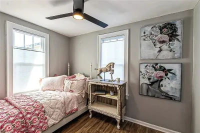 Charming, modern, 2nd floor home-away-from-home The Most Holy Trinity Catholic Church 주변 호텔