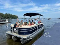 Spacious Lake House with direct access to private beach and marina on Big Sebago Hotels in Sebago