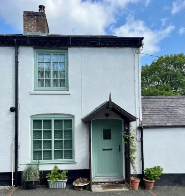 Overlooking the River Severn its path/cycle route with outside seating & dining.