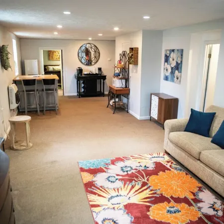 1-bedroom apartment, sleeps 4, in lovely Pilot Mountain-walk to Main st! Unit 2
