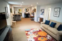 1-bedroom apartment, sleeps 4, in lovely Pilot Mountain-walk to Main st! Unit 2