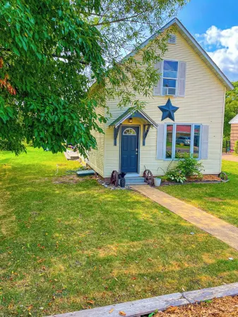 Family & Pet-Friendly, Walk to Lake, Fire Pit