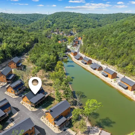 Cozy Lakeside Cabin, Close to Hollister: Outdoor/Indoor Pool, Hot Tub on Deck!