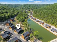 Cozy Lakeside Cabin, Close to Hollister: Outdoor/Indoor Pool, Hot Tub on Deck!