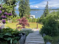 Ocean, mountain and harbour views. Family friendly house.