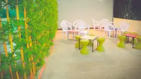 B Brand Hotel - parking