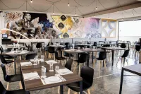 Ocean Front charming 1-bedroom apartment with beautiful sunsets!!