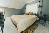 The Banana Hammock Hotels in Logan