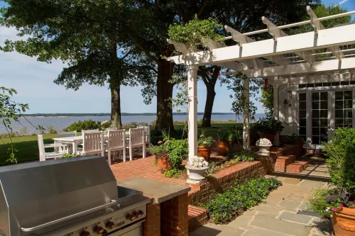 Truly unique stay riverfront cottages w/ pool, beach, gardens and vineyards Hotels in King George County