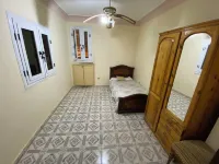 The red villa is the first north coast road, 15 minutes from the airport. فنادق في أول العامرية