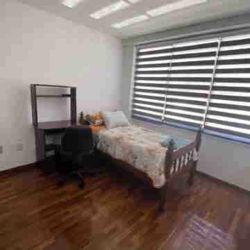 Calacoto centro, full muebles y equipo con WiFi y TV cable gratis en La Paz Rooms
