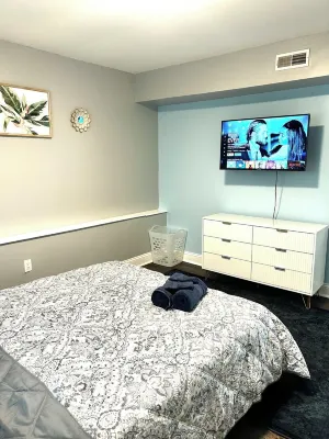 Spacious 3-bedroom apartment in cool Boston with AC, WiFi Hotels in Mattapan