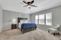 1 - Story Home in League City Close to Kemah and Galveston