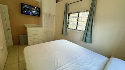 Multigen: Lip of the City Escape- Stylish 1-Bedroom Apartment! Отели в г. 