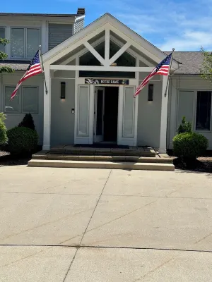 60% Discount !!! Waterfront 2 Bedrm Suite w/ 3 HD Smart TVs 86" w/ 2 Xboxes