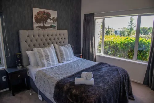 Peaceful mountain sanctuary - private outdoor spa pool, cozy & comfy, free wifi