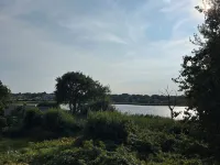 Waterfront 4 Bedroom House with Beautiful Views - Short Walk to Kelly Beach!