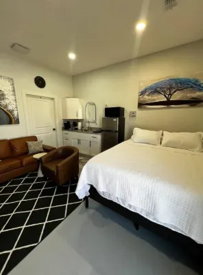 Crash Pad -Studio East Room