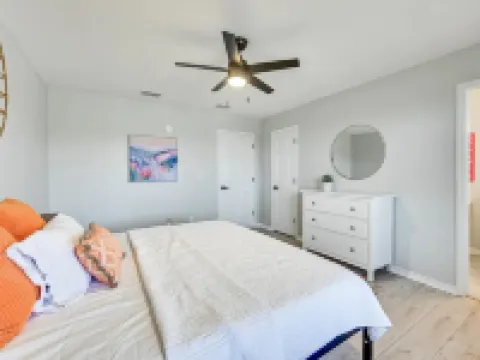 Charming 3-bedroom 3-bathroom house with WiFi, AC in fantastic Buchanan Dam Hotels in Buchanan Dam