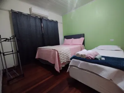 Quiet house near the Rafain and Recanto hotels on BR 277, 13 minutes from Paraguay Hotell i Portal da Foz