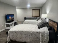 A Spacious Townhome in Newton - Unit D Hotels in Newton