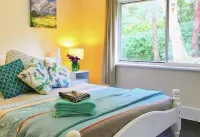 Beautiful renovated pet friendly farmhouse in the rolling green hills of Kiama