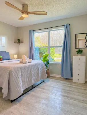 Ample Parking Near Ft Stewart, Richmond Hill, I-95