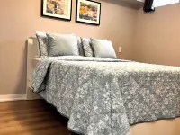 Darlington’s basement suite! Hotels in Clarington