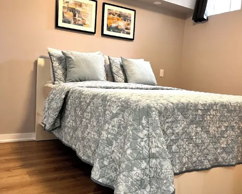 Darlington’s basement suite! Hotels in Clarington