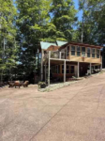 4 bed cabin in delightful Byrdstown with fitness room, WiFi, ACBoat/trl parking