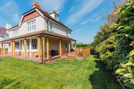 Beautiful family home in Minehead Somerset. Отели в г. Запад Сомерсет Дистрикт