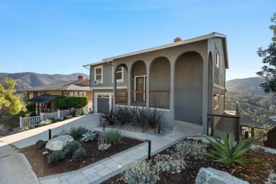 @ Marbella Lane - Chic Abode w/Mountain Skyline Hotels in der Nähe von Pacifica State Beach