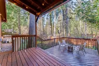 Lovely Mt. Cabin near Mt. Hood with Wood Stove & Hot Tub