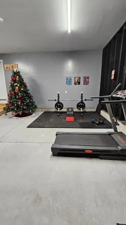 Escape for 8. HotTub, Gym, Firepit, Brook & Big Yard Near Outdoor Adventures