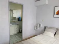 Quiet, spacious house, close to the station and amenities, 2 km from the beach