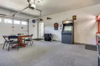Mankato Getaway w/ Game Room & Salt Water Hot Tub! - Lemmikkieläimet sallittu