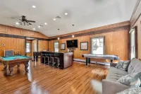 Mountain Serenity - brand new hot tub - fire pit Hotels in Lexington