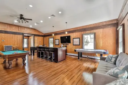 Mountain Serenity - brand new hot tub - fire pit