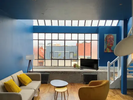 Bright, quiet loft 20 minutes from central Paris