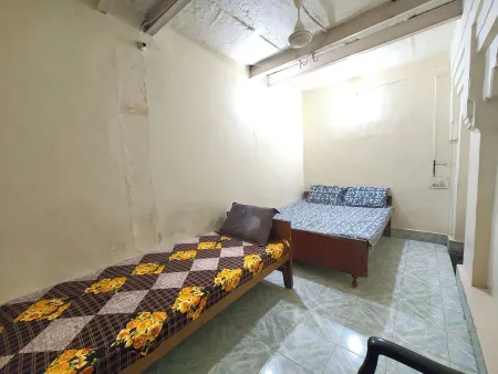 Hotel Shanti Guest House Varanasi Отели рядом с достопримечательностью «Scindia Ghat»