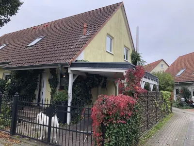 Great house with cozy fireplace and garden in the north of Berlin Hotels near Holland-Park