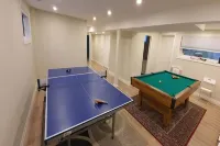 Spacious cottage retreat minutes from popular trails, restaurants and shopping.