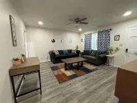 Charming 2-bedroom apartment in amazing Thomasville with AC, WiFi Hotels in Thomasville
