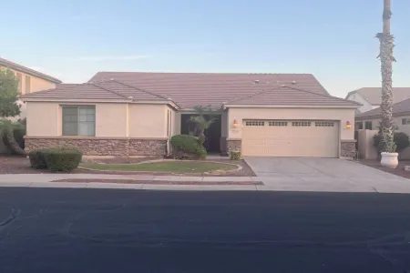 Spacious 4-bedroom house in delightful Avondale with WiFi, AC