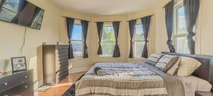 LUXE 4BDR/2BA Near Boston- T-Station & Encore Casino 서머빌 호텔