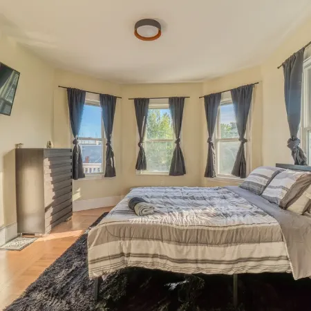 LUXE 4BDR/2BA Near Boston- T-Station & Encore Casino